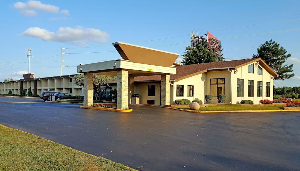 Lexington Inn & Suites NW Chicago Elgin — hotel in Elgin, Illinois