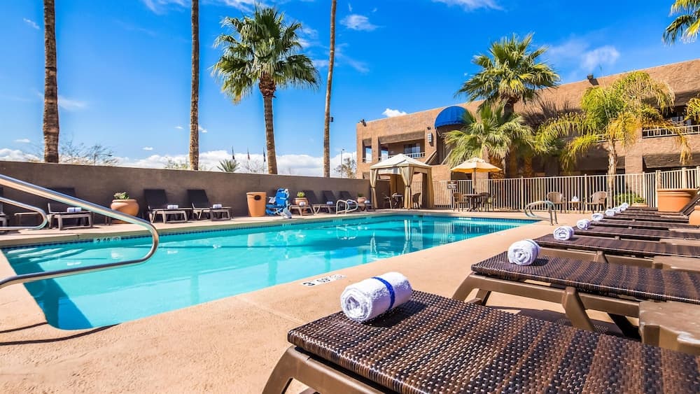 SureStay InnSuites Phoenix Hotel & Suites by Best Western interior in Phoenix, AZ — gallery photo 2