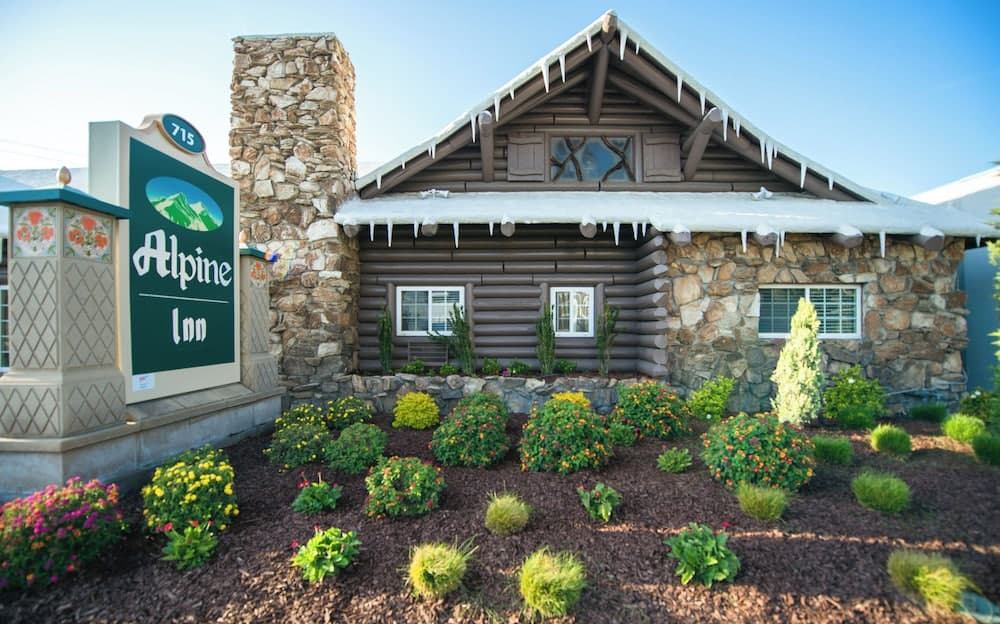 Alpine Inn near Convention Center and the Park gallery photo in Anaheim, CA — image 24
