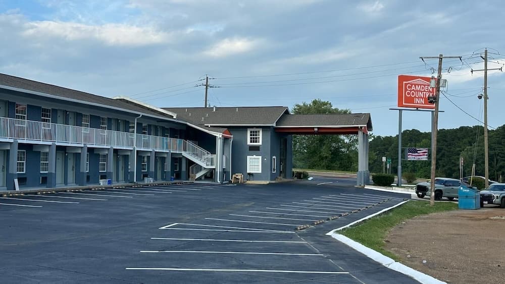 CAMDEN COUNTRY INN featured exterior or lobby in Camden, AR — similar hotel