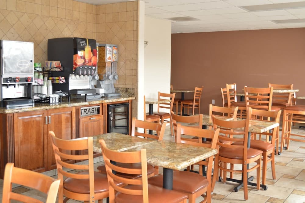 Laurel Inn Motel gallery photo in Salinas, CA — image 15