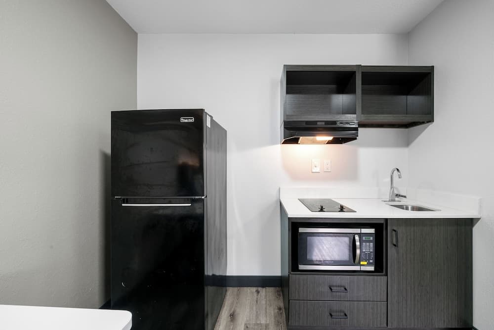 Southern Suites Cartersville interior in Cartersville, GA — gallery photo 2