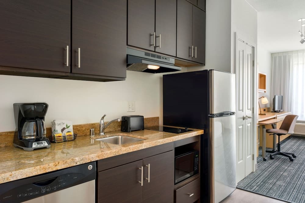 TownePlace Suites San Jose Santa Clara interior in Santa Clara, CA — gallery photo 2