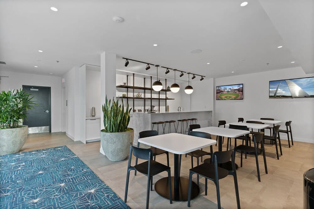 Landing Downtown St. Louis property views in St. Louis, MO — gallery photo 3