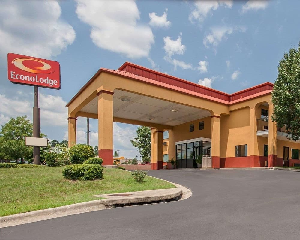 Econo Lodge Northport - Tuscaloosa featured exterior or lobby in Northport, AL — similar hotel