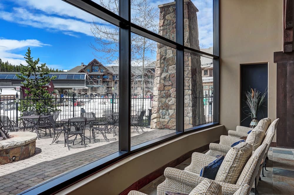 Crystal Peak Lodge, A Vail Resorts Property interior in Breckenridge, CO — gallery photo 2
