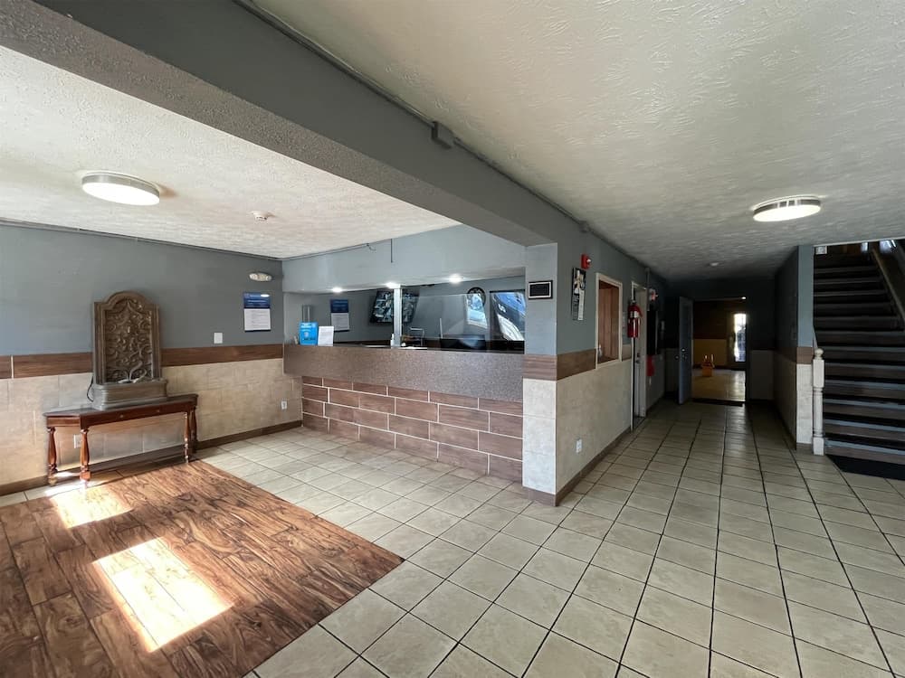 Studio 6 Suites Hurricane, Wv interior in Hurricane, WV — gallery photo 2