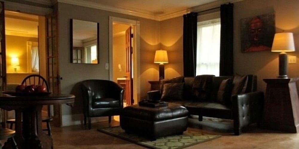 Eureka Zen Cottages property views in Eureka Springs, AR — gallery photo 3
