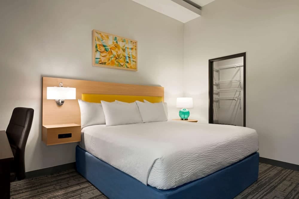 Days Inn & Suites by Wyndham Beaumont West / I-10 & Walden gallery photo in Beaumont, TX — image 47