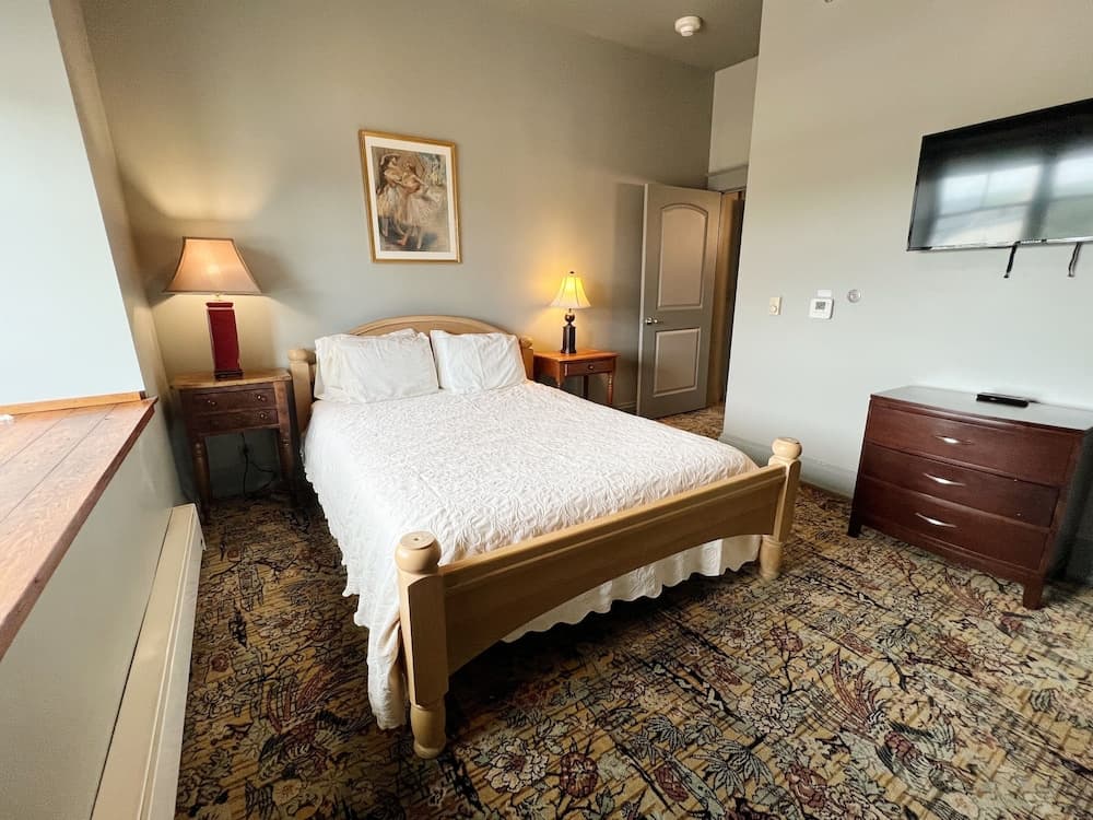 The Black Hawk Hotel property views in Cedar Falls, IA — gallery photo 3