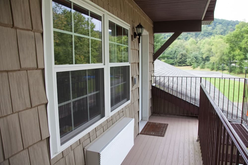 Blue Hill Lodge gallery photo in Claryville — image 53