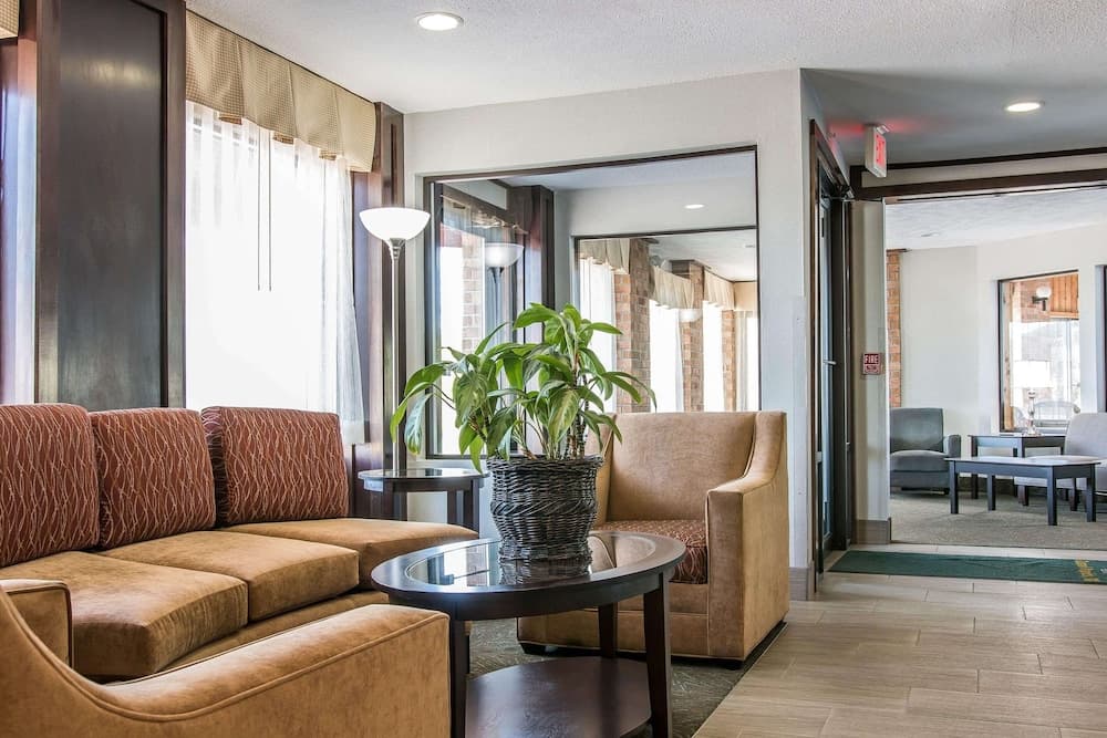Quality Inn Grand Rapids South-Byron Center interior in Grand Rapids, MI — gallery photo 2