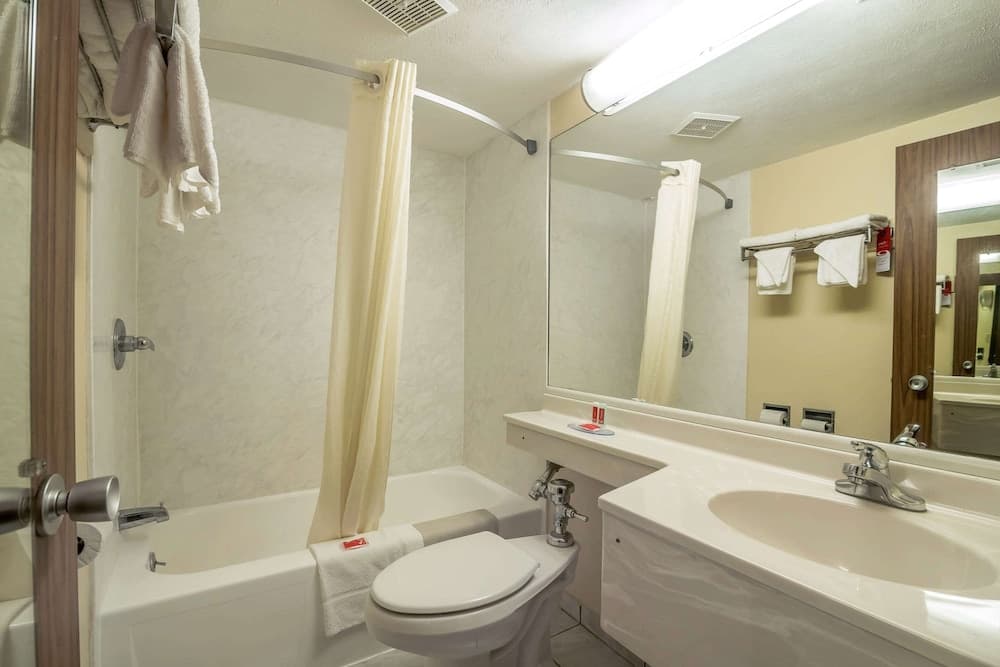 Econo Lodge Inn And Suites gallery photo in Binghamton, NY — image 19