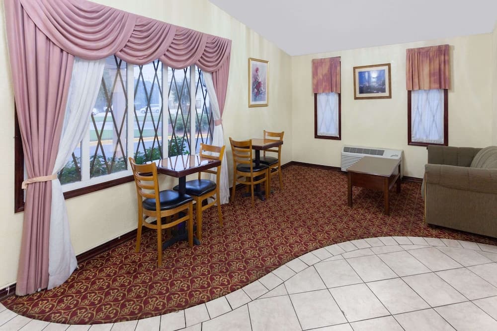 Knights Inn Tucker property views in Tucker, GA — gallery photo 3