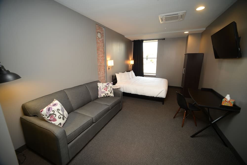 Hotel Kilbourne Downtown Sandusky interior in Sandusky, OH — gallery photo 2