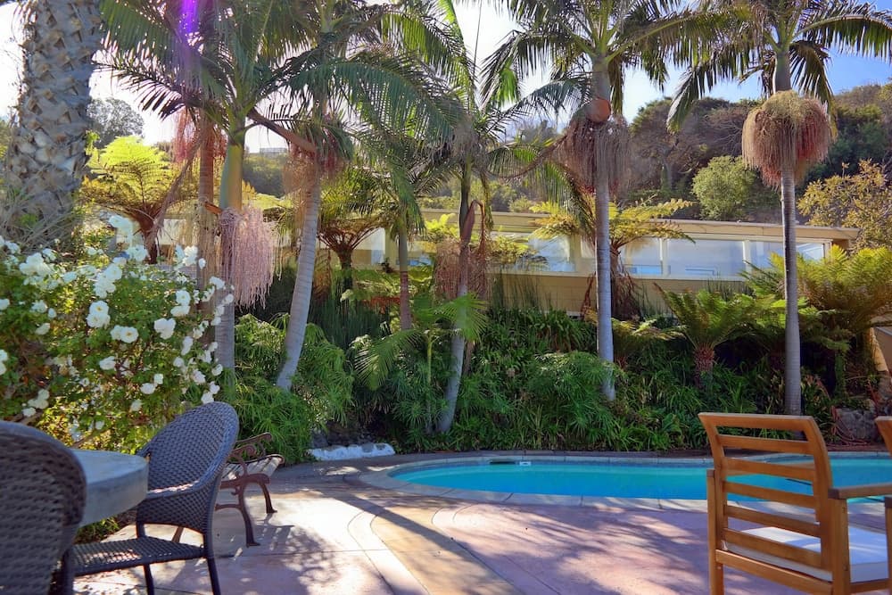 Malibu Country Inn property views in Malibu, CA — gallery photo 3