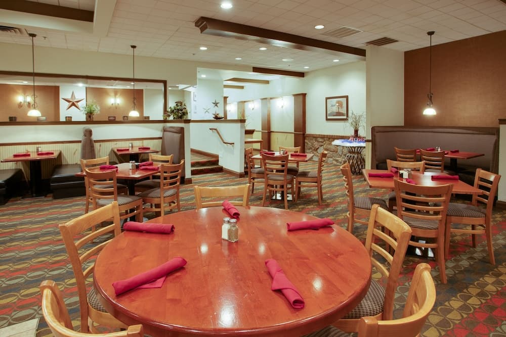 Holiday Inn Harrisburg - Hershey Area, I-81 by IHG gallery photo in Grantville, PA — image 56
