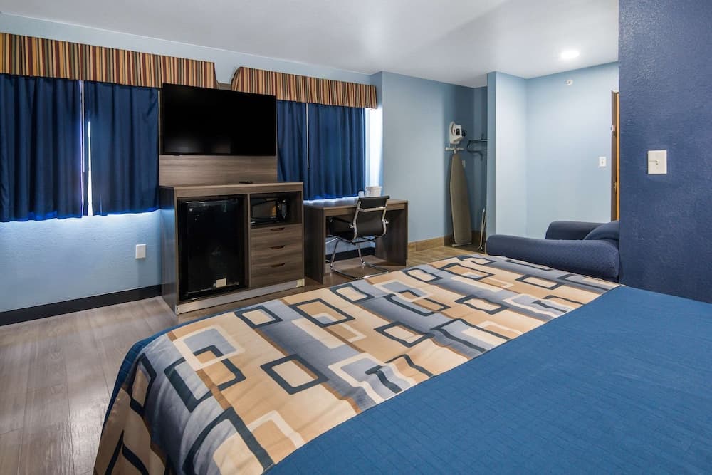 Rodeway Inn Carrollton I-35E gallery photo in Carrollton, TX — image 11