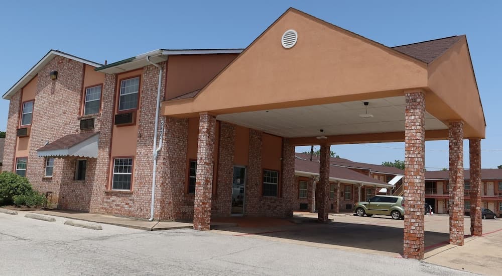 GREAT WESTERN INN featured exterior or lobby in Fort Worth, TX — similar hotel