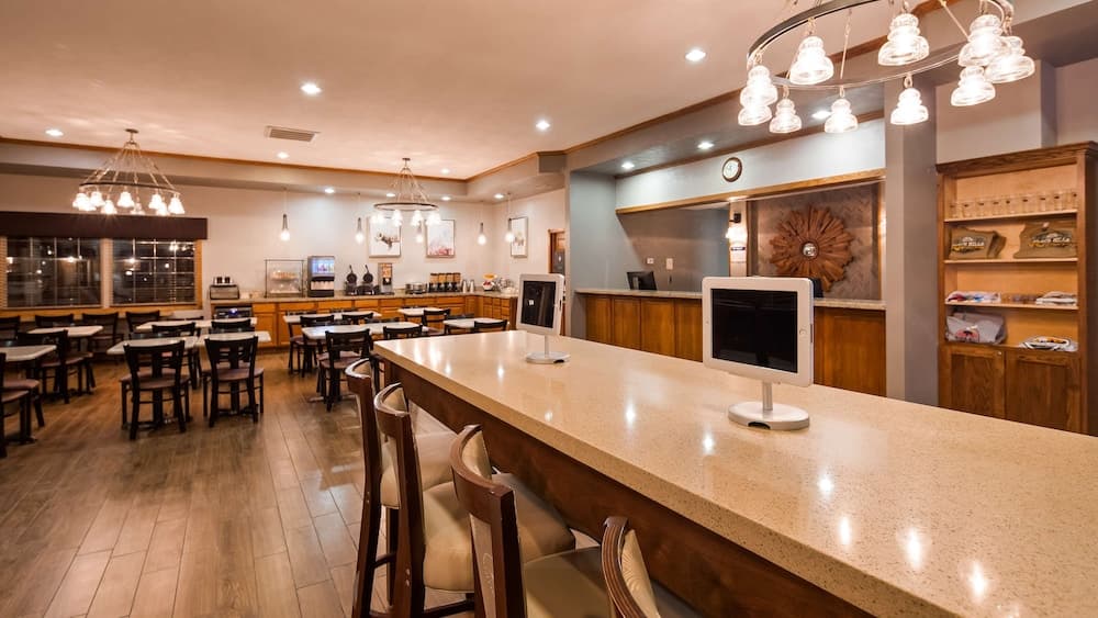 Best Western Buffalo Ridge Inn interior in Custer, SD — gallery photo 2