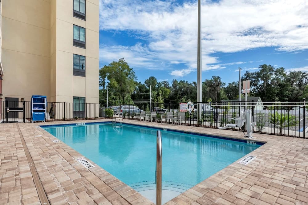 Comfort Suites Gainesville near University gallery photo in Gainesville, FL — image 8