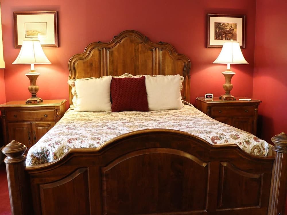 St. Brendan's Inn property views in Green Bay, WI — gallery photo 3