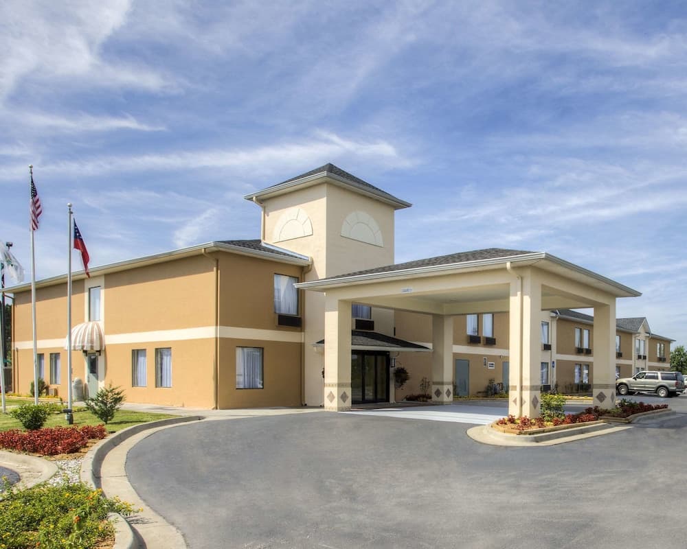 Quality Inn Fitzgerald featured exterior or lobby in Fitzgerald, GA — similar hotel