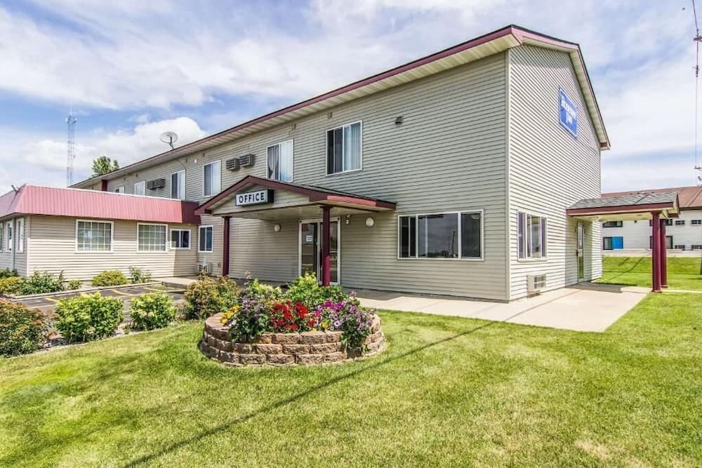 Days Inn by Wyndham Fergus Falls featured exterior or lobby in Fergus Falls, MN — similar hotel