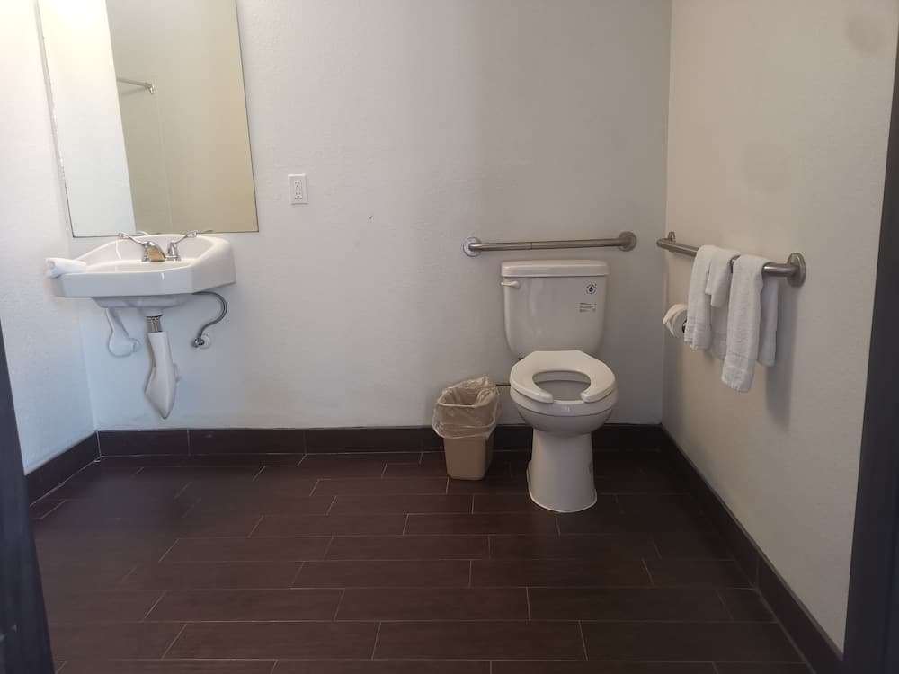 Emblaze Hotel property views in Three Rivers, TX — gallery photo 3