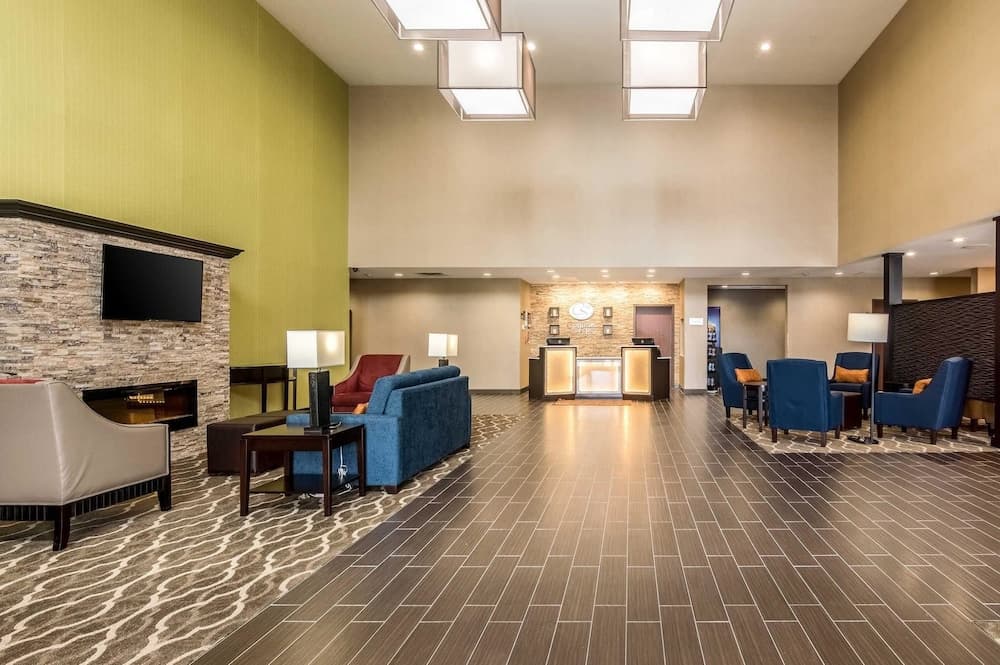 Comfort Suites Meridian and I-40 interior in Oklahoma City, OK — gallery photo 2
