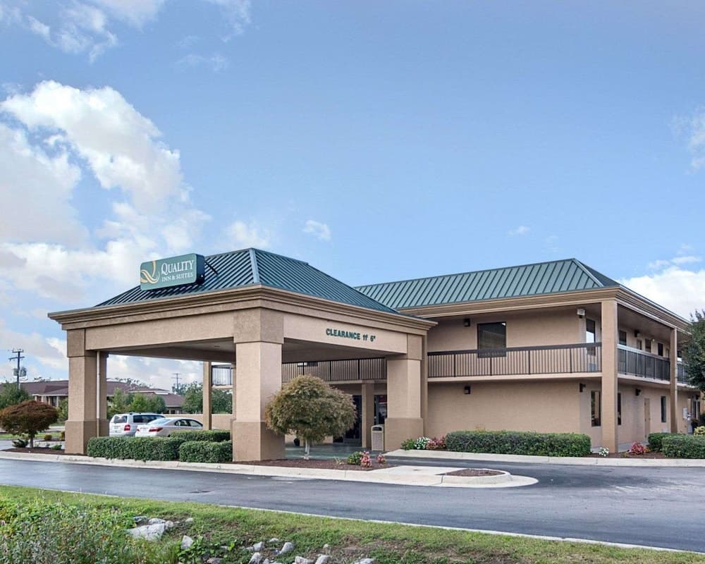 Quality Inn & Suites Franklin featured exterior or lobby in Franklin, VA — similar hotel
