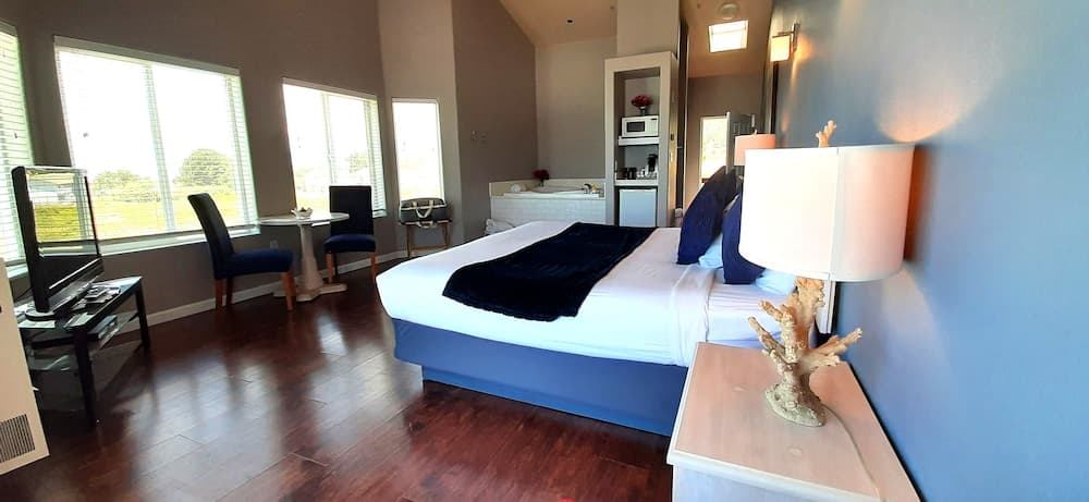 Oceanfront Inn at Shelter Cove property views in Shelter Cove, CA — gallery photo 3