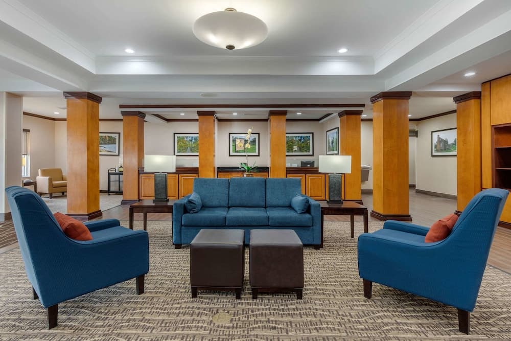Comfort Inn & Suites Camden interior in Camden, SC — gallery photo 2