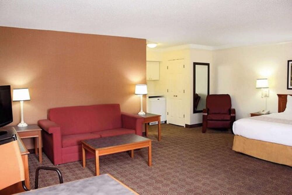 Econo Lodge interior in Lafayette, LA — gallery photo 2