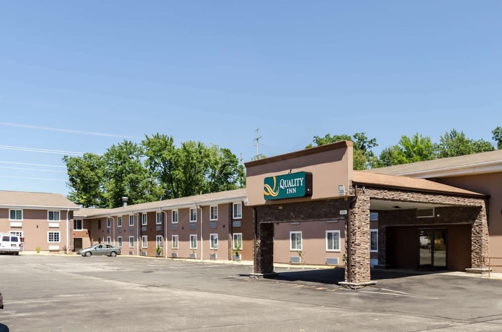 Quality Inn Chicopee - Springfield featured exterior or lobby in Chicopee, MA — similar hotel