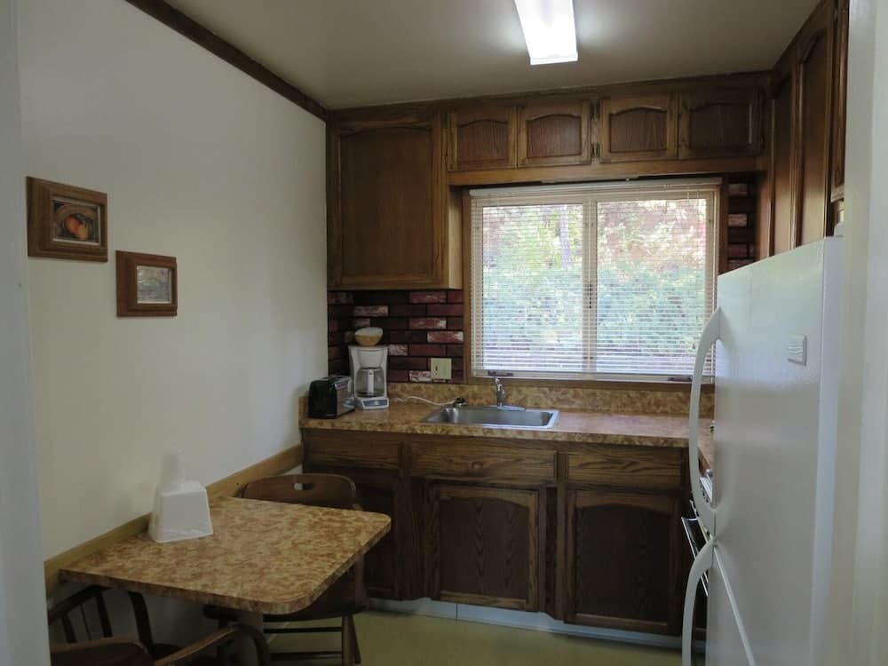Bridge Bay Lodge at Shasta Lake interior in Redding, CA — gallery photo 2