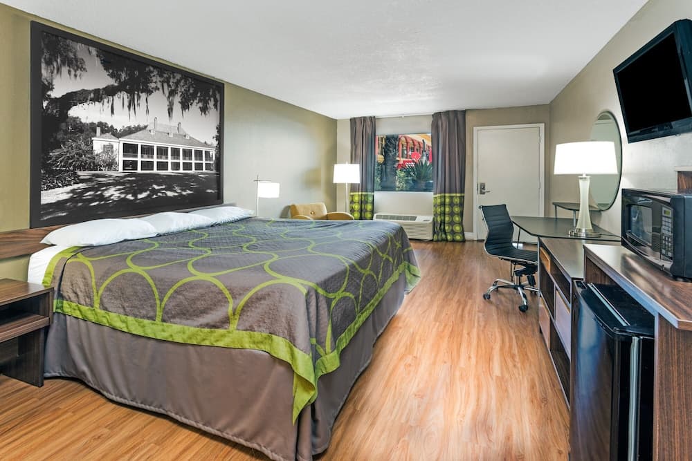 Super Place Inn interior in Opelousas, LA — gallery photo 2