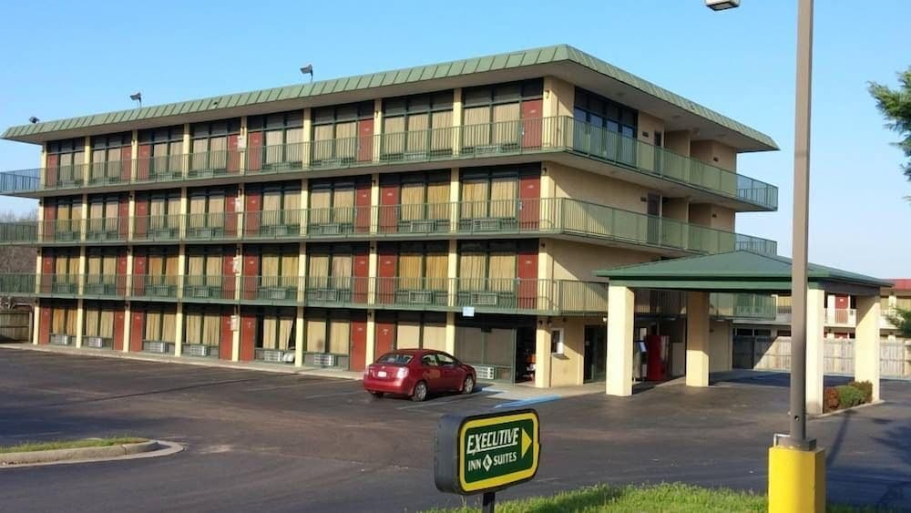Executive Inn Laurel featured exterior or lobby in Laurel, MS — similar hotel