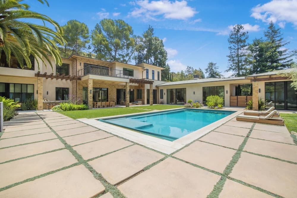 Bowmont - Resort-style Beverly Hills Escape w/ Pool, Garden and Privacy — hotel in Beverly Hills, California