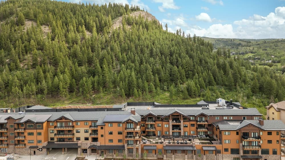 Frontgate by EWH featured exterior or lobby in Avon, CO — similar hotel