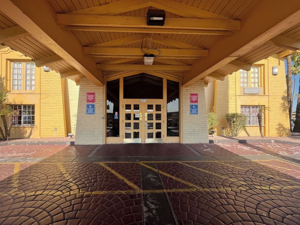 Motel 6 Phoenix, AZ - Midtown featured exterior or lobby in Phoenix, AZ — similar hotel