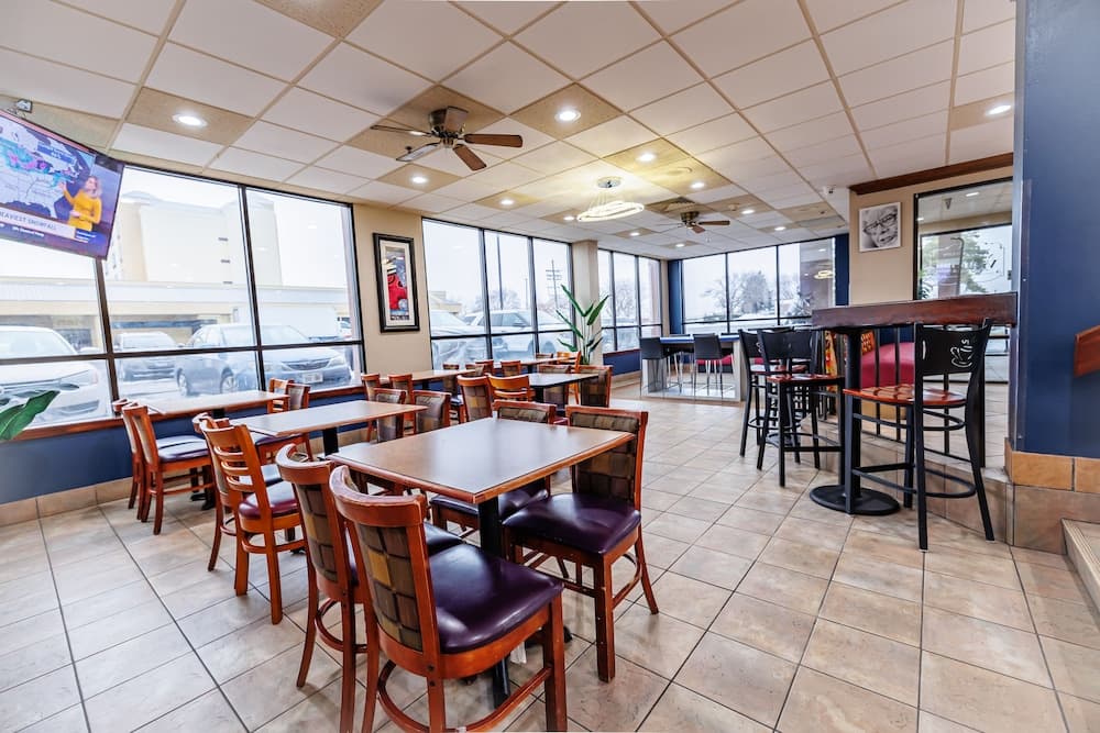 New Victorian Inn & Suites Omaha gallery photo in Omaha, NE — image 18