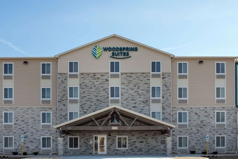 WoodSpring Suites Chicago Tinley Park featured exterior or lobby in Tinley Park, IL — similar hotel