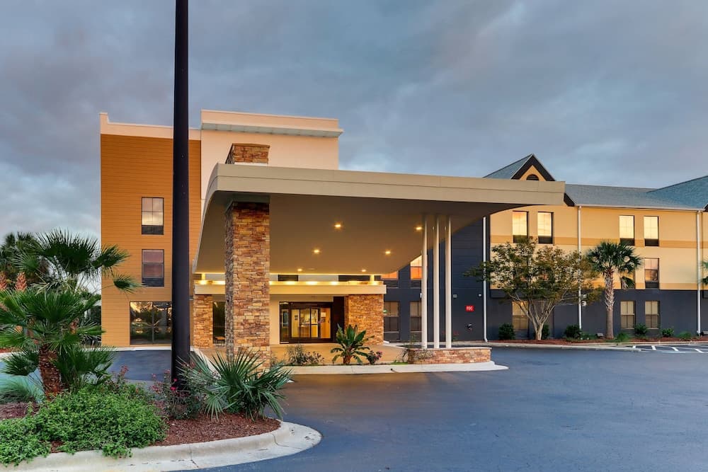 Fairfield Inn & Suites by Marriott Southport property views in Southport, NC — gallery photo 3