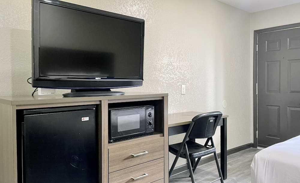 Best Value Inn interior in Bloomington, IN — gallery photo 2