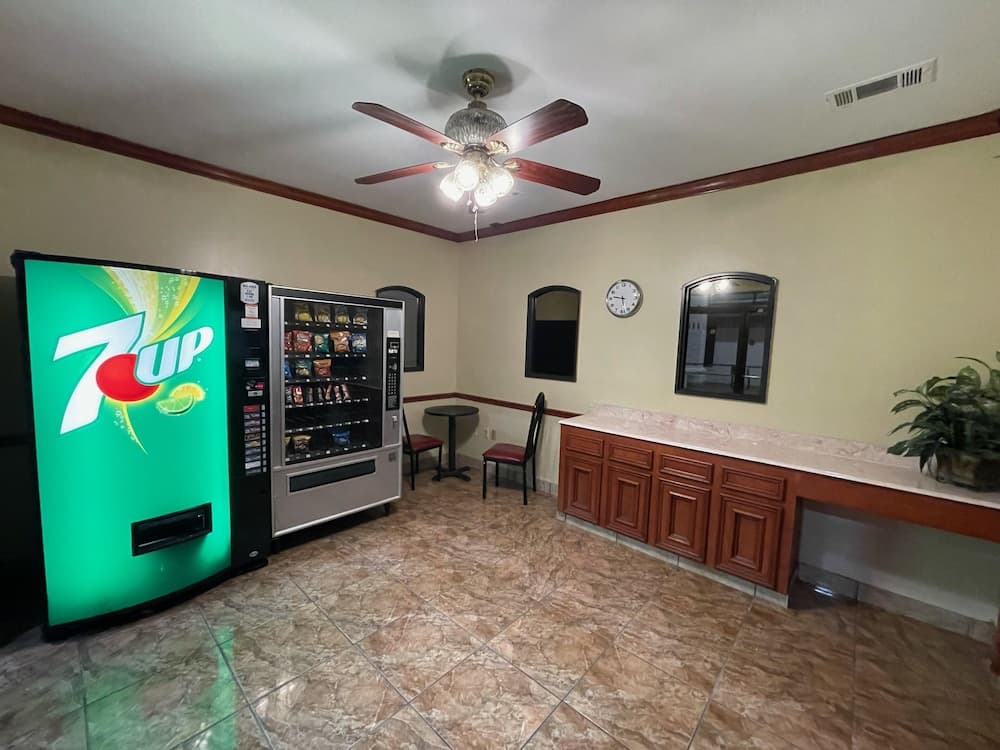 Woodland Inn & Suites interior in Rosenberg, TX — gallery photo 2