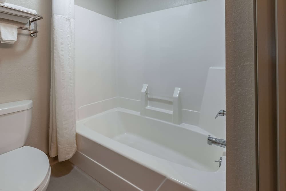 Days Inn by Wyndham Sturtevant / Racine / Mount Pleasant gallery photo in Mount Pleasant, WI — image 10