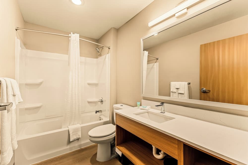 LivAway Suites Phoenix-Surprise interior in Surprise, AZ — gallery photo 2