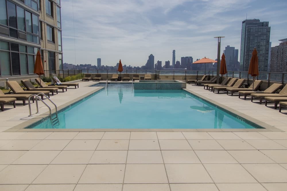 Pelicanstay at Newport gallery photo in Jersey City, NJ — image 35