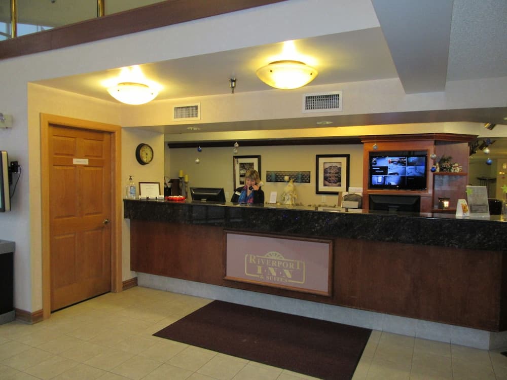 Express Suites Riverport Inn & Suites interior in Winona, MN — gallery photo 2